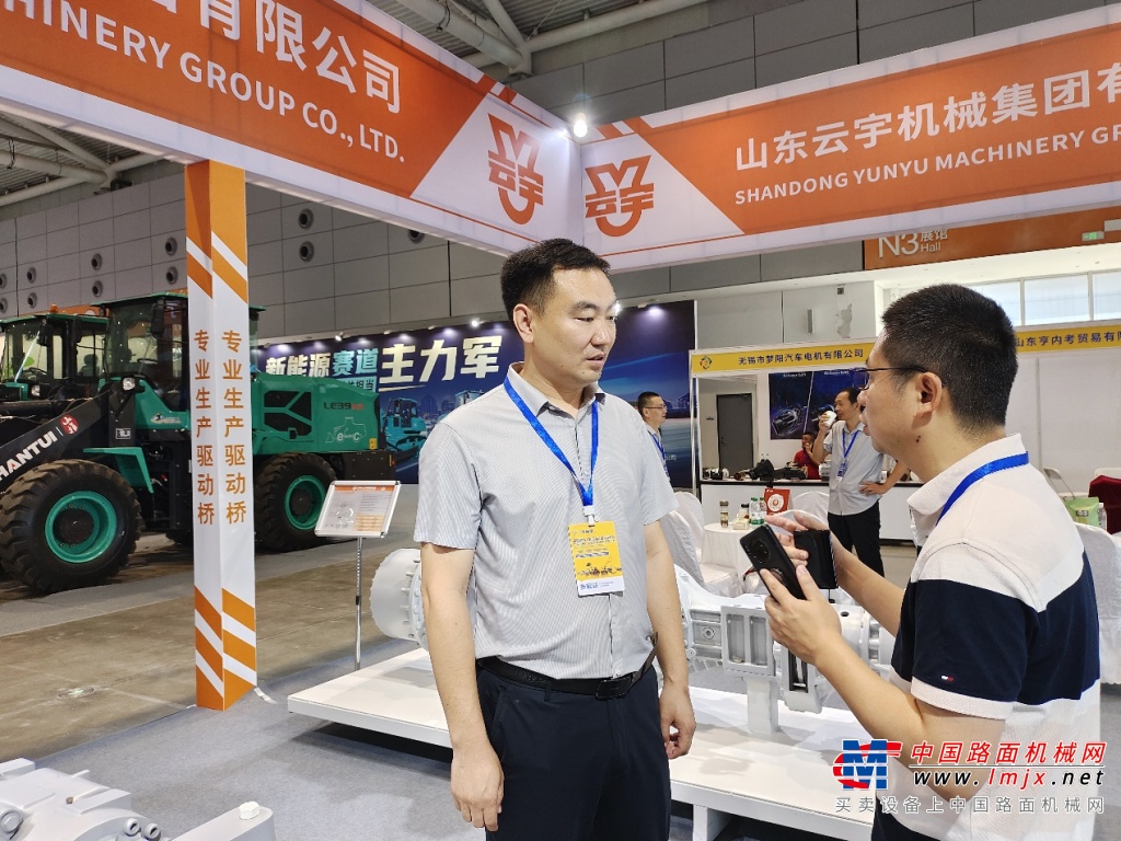 展示硬實力 云宇車橋盛裝亮相2024濟南國際工程機械暨裝備制造業(yè)產(chǎn)業(yè)鏈博覽會